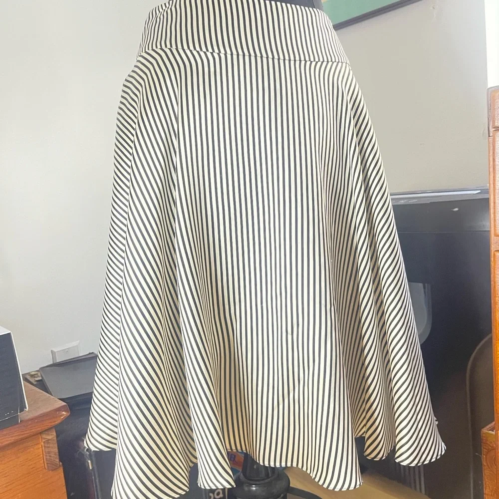 Ralph Lauren Black and cream Striped Silk Skirt from midnight collection - Picture 2 of 7